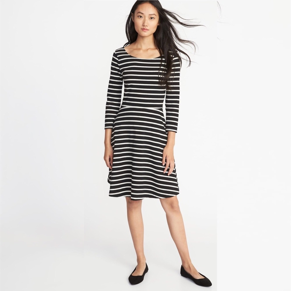 NWT OLD NAVY Fit & Flare Black/White Stripe Dress Med